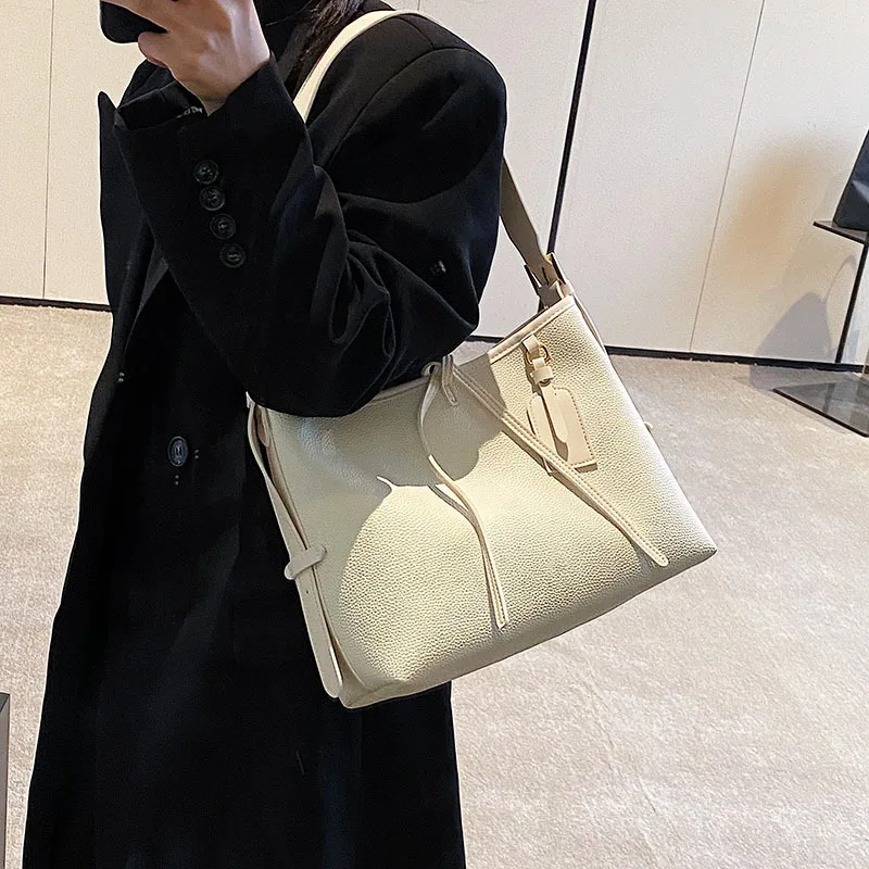 

Autumn and Winter Large Capacity Commuter Tote Bag Women 2021 New Fashion Versatile One Shoulder High Sense Students Handbags