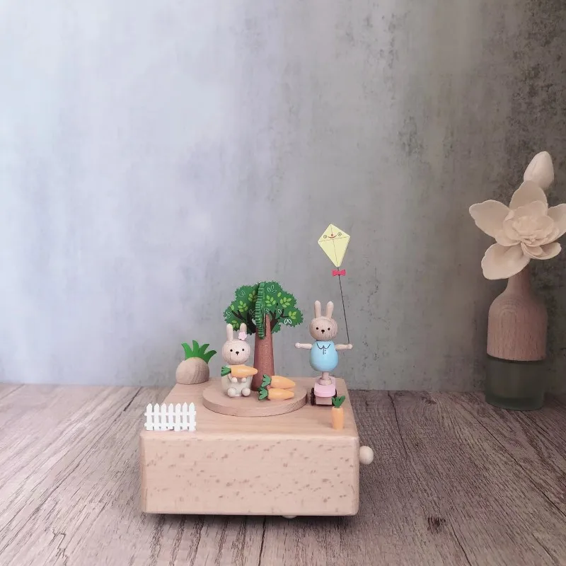 

Деревянная музыкальная шкатулка SANKYO