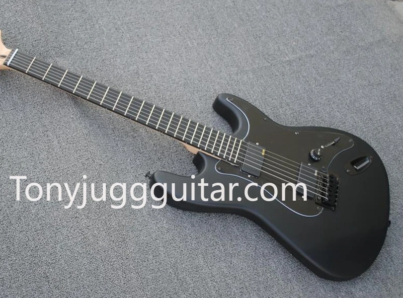 Фирменная матовая черная электрогитара с надписью Jim Root Strat большая головка