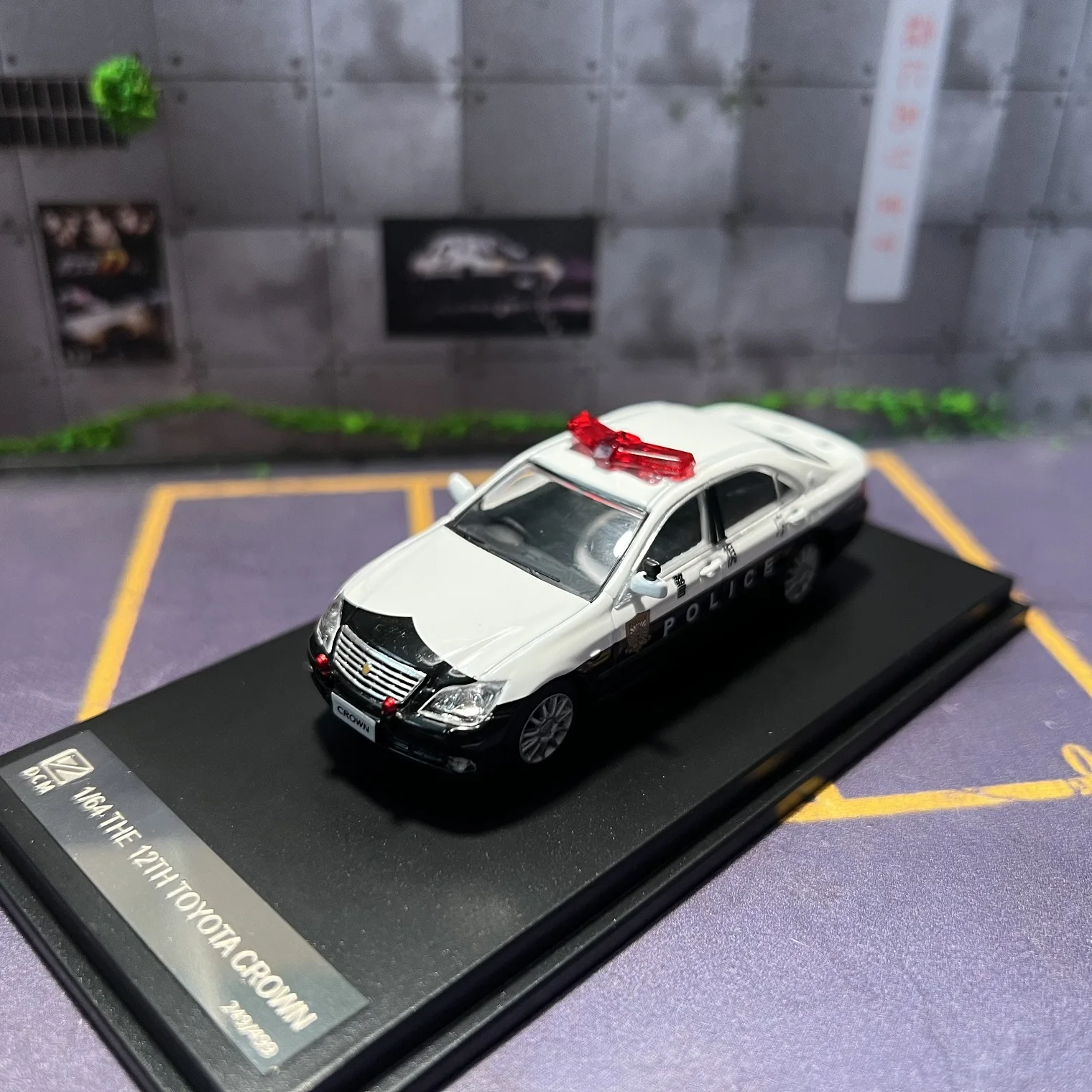 DCM 1/64 Crown Police Car литая под давлением модель автомобиля из сплава