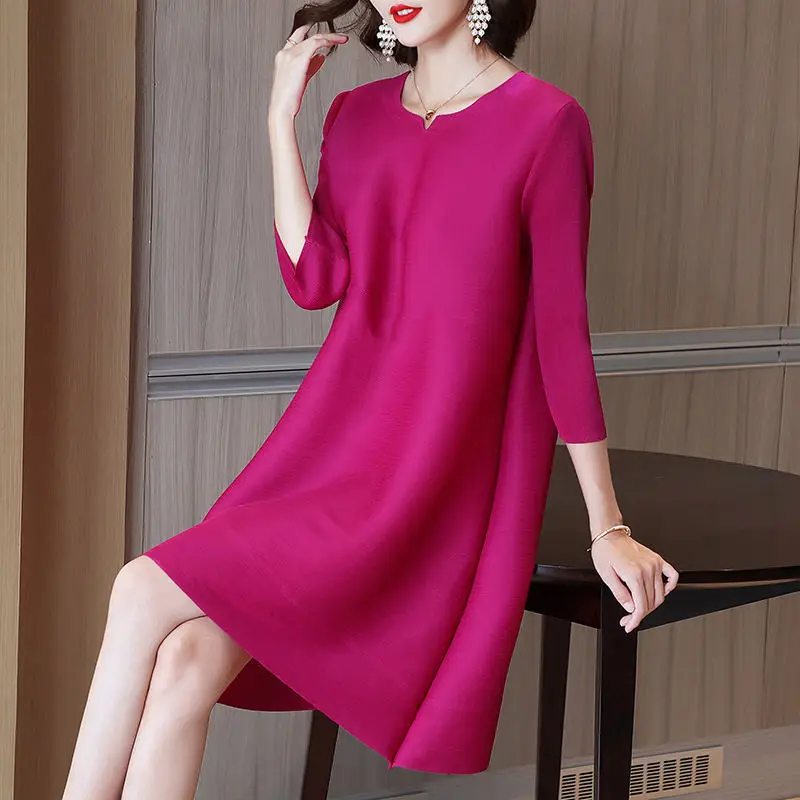 

2022 spring and autumn new high-end temperament age-age fat mm large size cover belly wrinkle skirt design fashion dress female