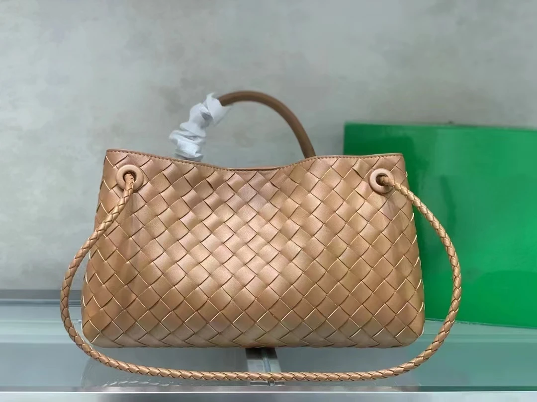 

2023 Autumn Hot Selling New Horizontal Style Classic Fashion Leather Weaving Retro Versatile Multi functional Elegant Handbag