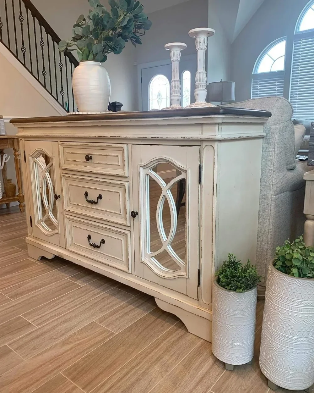 Шведский стол или сервер для столовой Realyn French Country белый