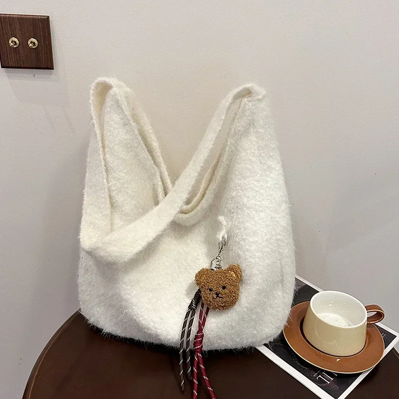 Женская бархатная сумка-тоут с пряжкой цвет в ассортименте