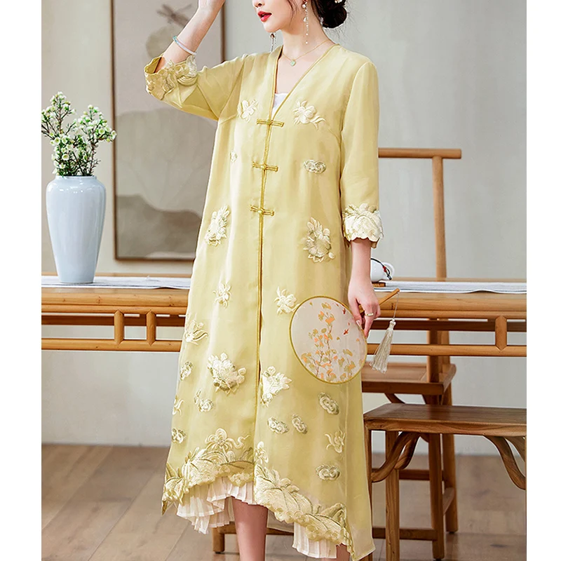 

Spring New V-Neck Tang Suit Women's Chinese Style Embroidery Three Quarter Sleeve Single Breasted Loose Long Lady Coat S-XXL