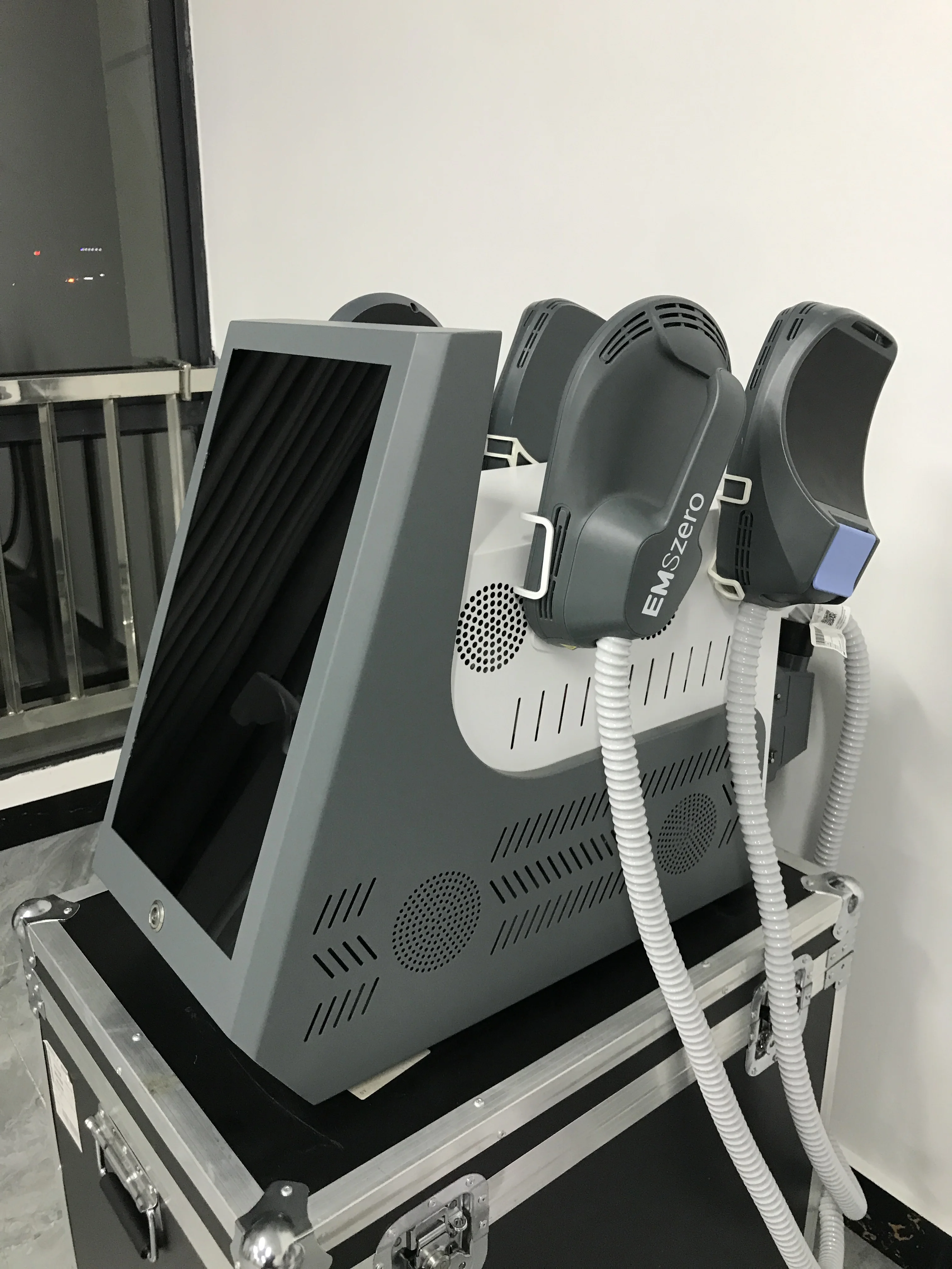 Электрический ирригатор для полости рта EMSzero Machine