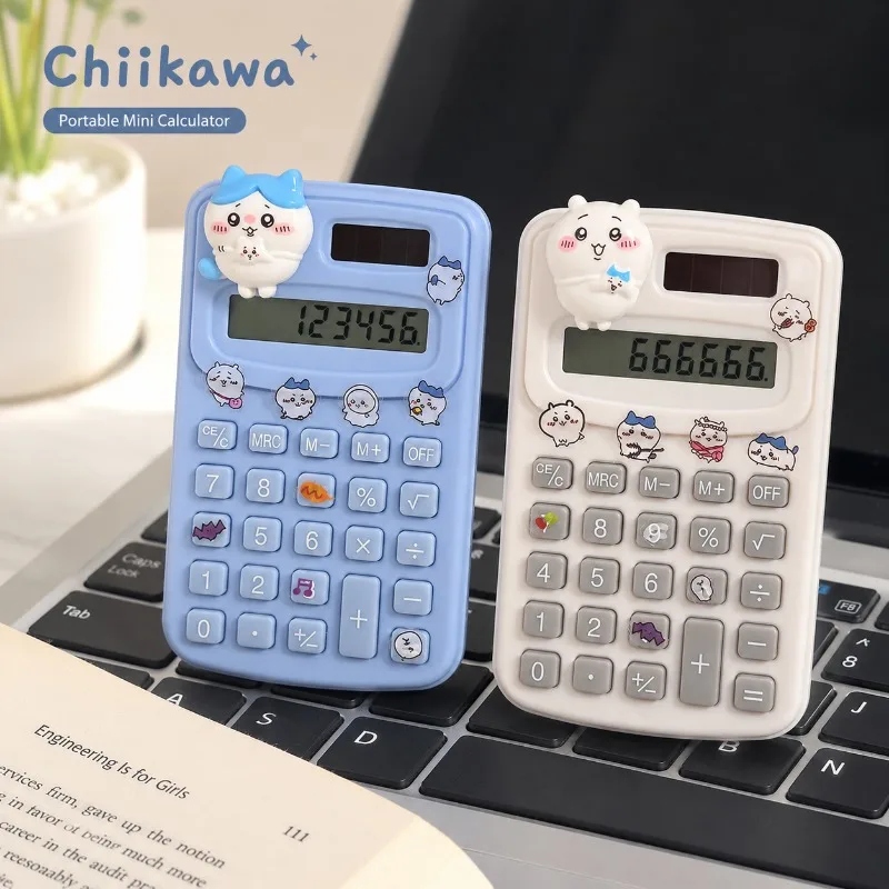 Фото Портативный мини-калькулятор Kawaii Chiikawa со стикерами, бесшумный, точный, с удобными клавишами, карманный калькулятор для студентов и школьников №1
