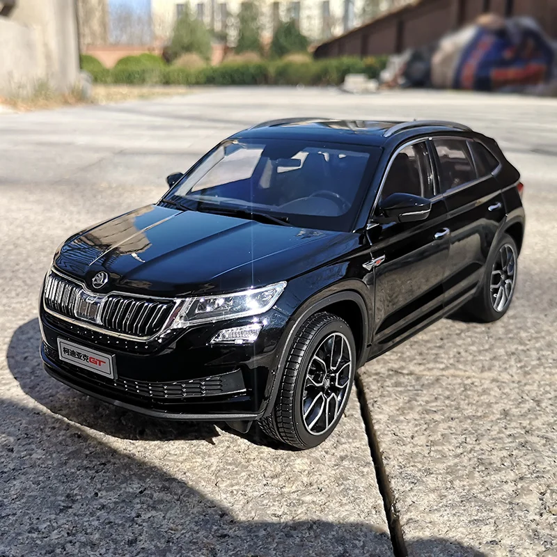 Литой внедорожник SKODA KODIAQ GT SUV масштаб 1/18 модель автомобиля из сплава