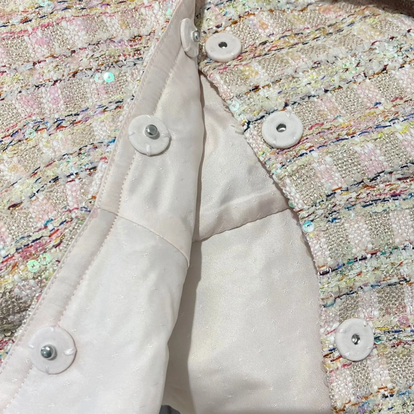 Весна 2024 розовый пиджак с V-образным вырезом и юбка