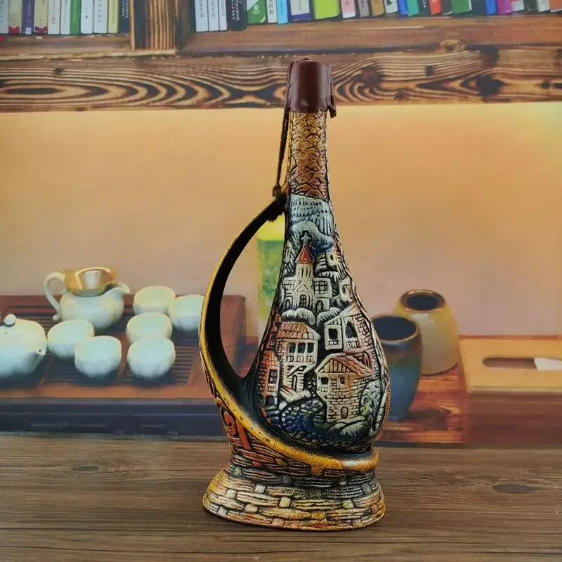 Грузинский глиняный горшок полусладкое красное вино украшенный керамикой