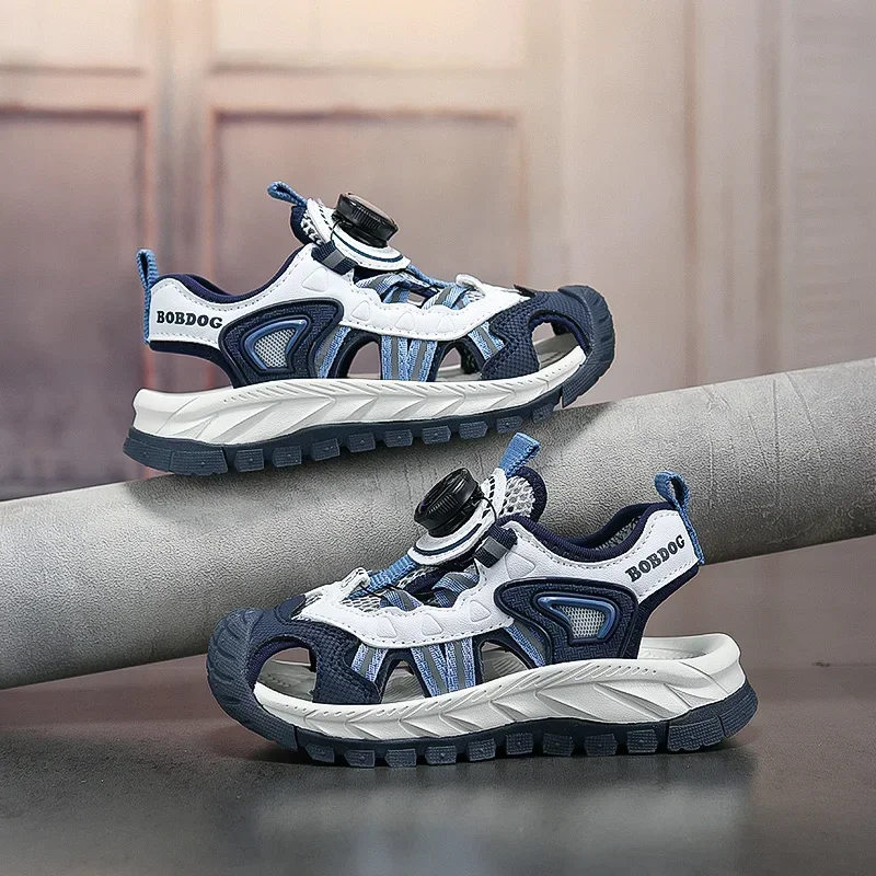 Letnie nowe sandały dziecięce 2024 rozrywka oddychające chłopięce i dziewczęce codzienne sportowe miękka podeszwa buty na plażę