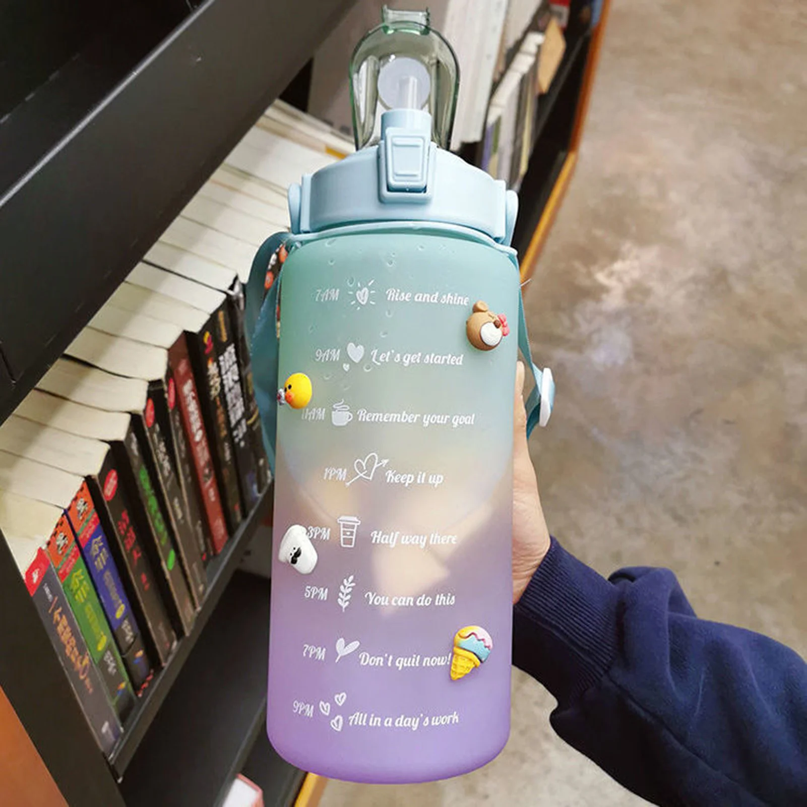 

Внешняя торговля, матовая пластиковая чашка градиентного цвета, большой емкости, чайник, портативная уличная бутылка для воды, 2000 мл, соломе...