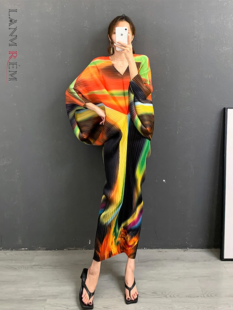 

LANMREM 2023 Весна Лето Новое плиссированное платье с рукавами «летучая мышь» женское темпераментное платье с v-образным вырезом с принтом женская мода 2W1111