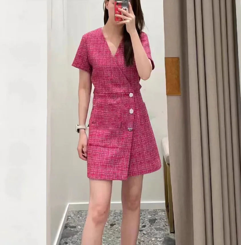 

2023 Spring Early New Women V-Neck Tweed Mini Dress Single Breasted Back Hollow Out Short Sleeve Ladies Temperament Elegant Robe