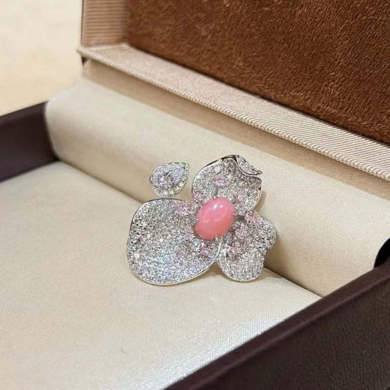 Фото Кольцо Cameo S925 из чистого серебра с розовым жемчугом Conch Pearl и овальной ракушкой Queen Shell, полностью инкрустированное бриллиантами, нежное, легкое, роскошное, в форме цветка №2