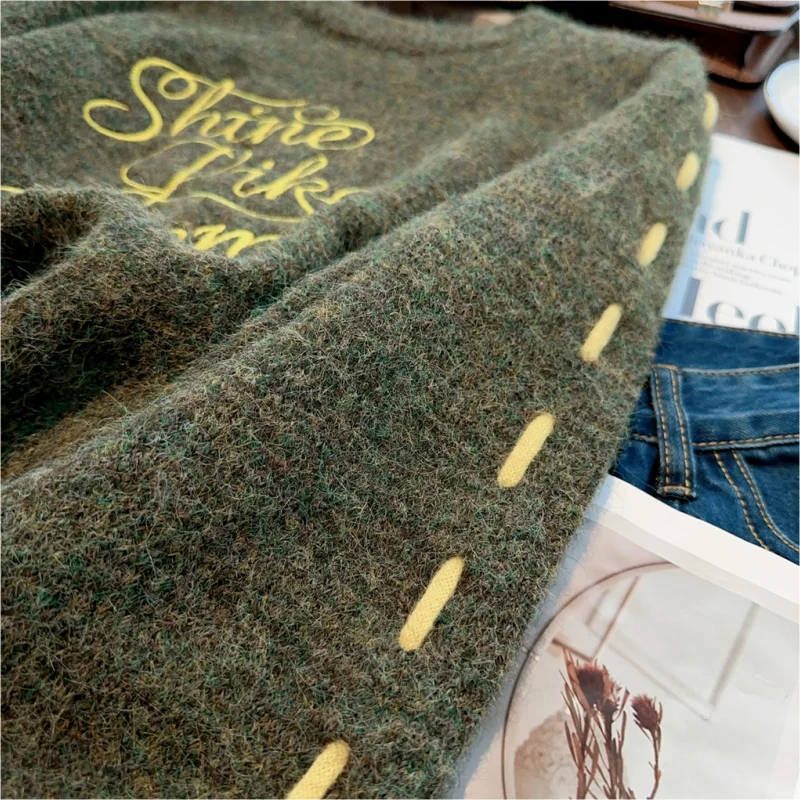 Женский вязаный свитер