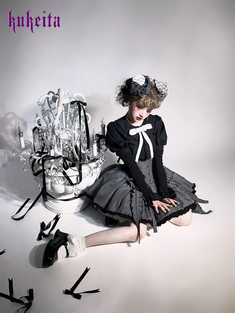 Фото Комплект Kukeita Gothic Lolita из 2 предметов: черно-белая блузка с длинными рукавами и милая пышная мини-юбка в полоску с завышенной талией, винтажный наряд в стиле принцессы №4