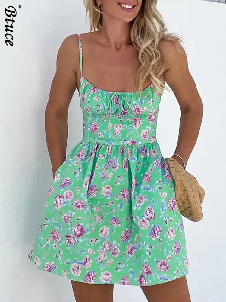 

Женское платье-комбинация на бретельках, с цветочным принтом