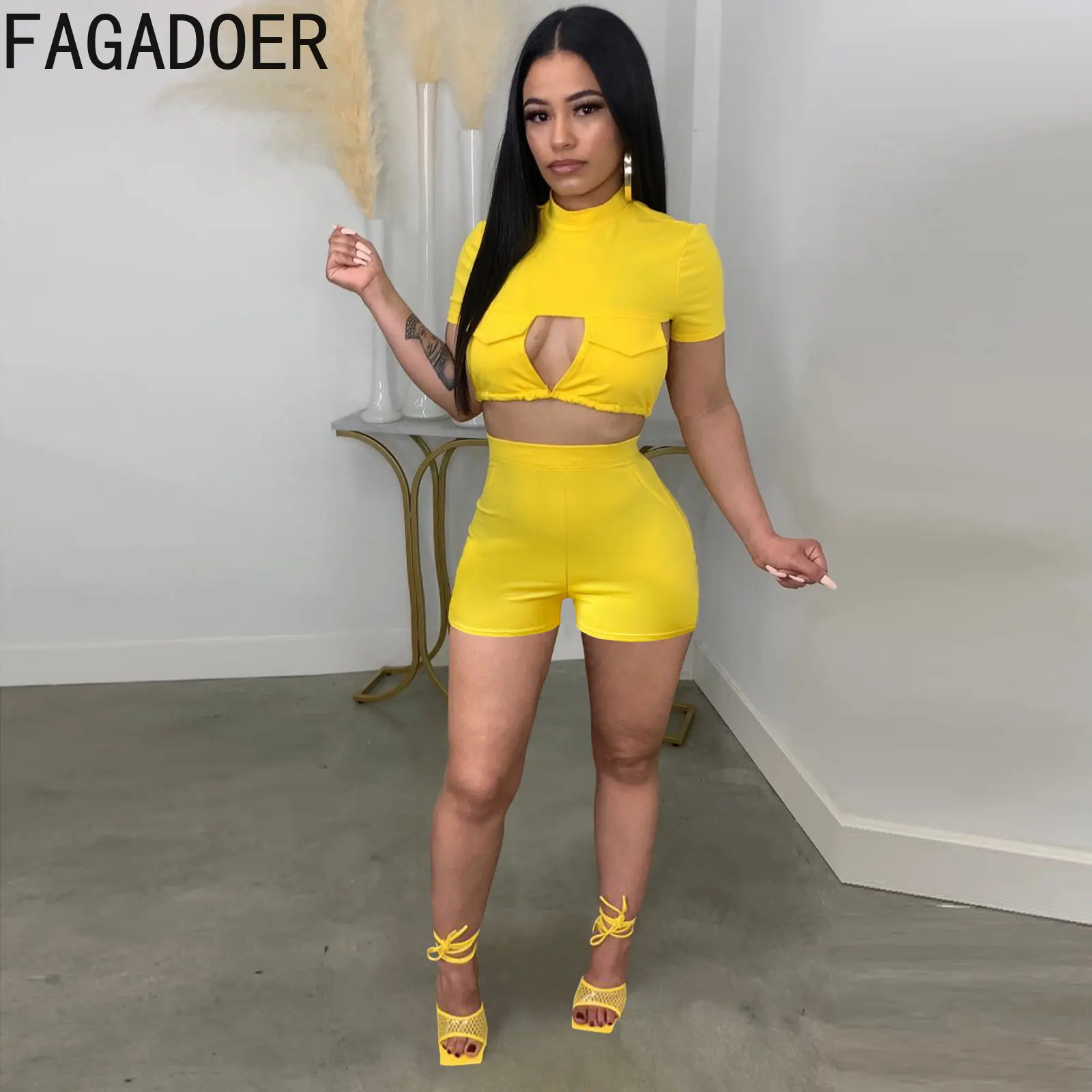 Пикантный комплект из двух предметов с открытой спиной и круглым вырезом