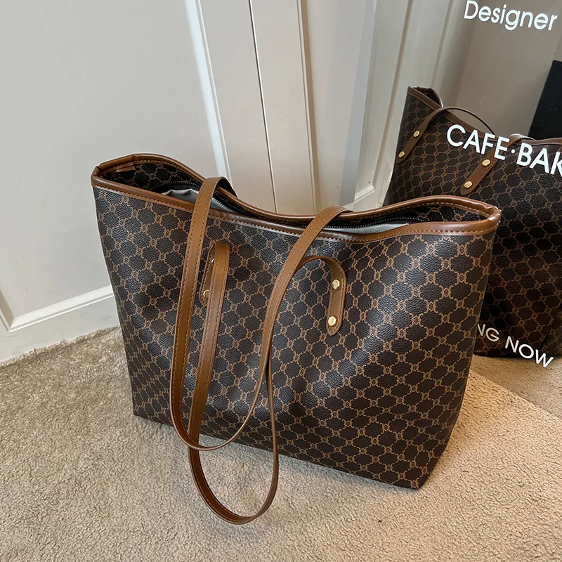 Luxury Band Designer Big Capacity Casual Tote Handbag Purse Women Shoulder Bag 2022 New Ladies Travel Shopping Bags High Quality