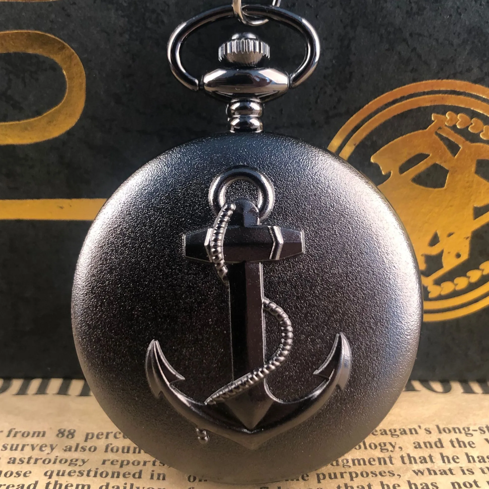 

Black Quartz Pocket Watch Anchor Engraving Flip Roman Numerals Strap Chain Pendant Clock Men Women Student Gift Pop Decoration
