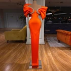 Оранжевые атласные вечерние платья с открытыми плечами, серебристые блестящие платья-футляры с рюшами для выпускного вечера, вечернее платье до пола