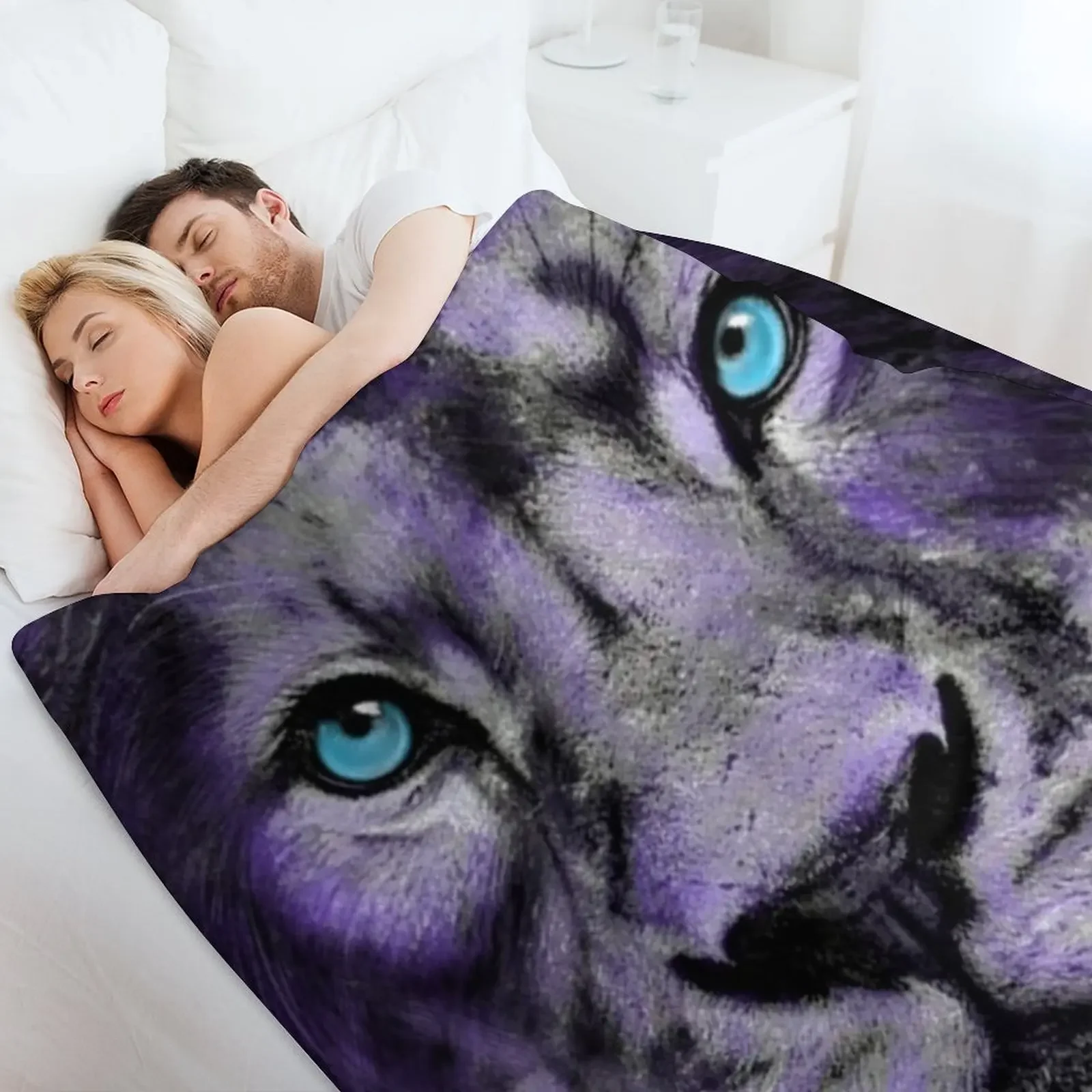 Blue Eyed Lion — дизайн UMD Плед в клетку на диване Одеяла для спальных мешков