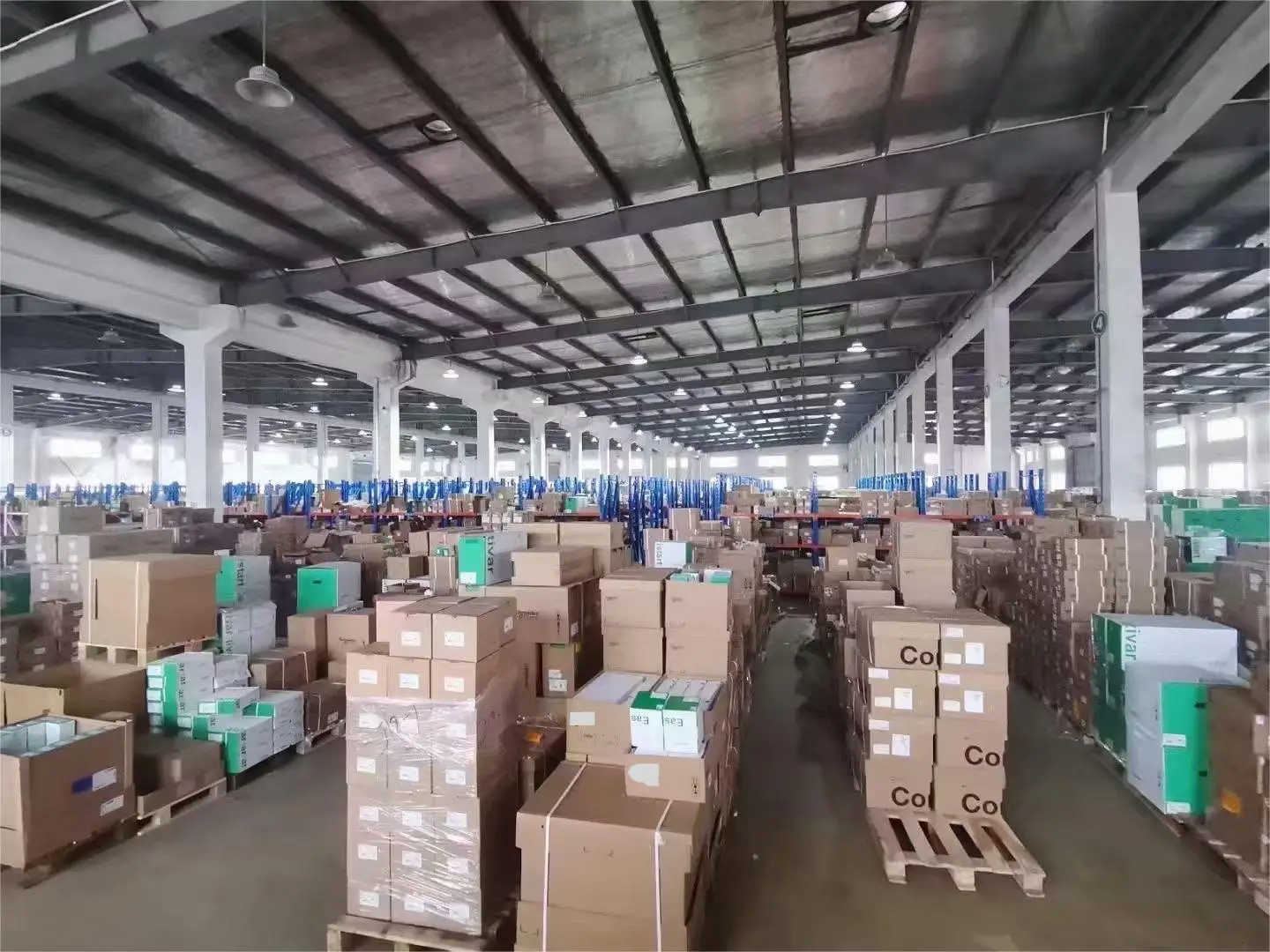 Продаем только новые оригинальные TM200CE40R TM241CE24T TM221CE24T TM241C40R TM241C40T TM200CE40U