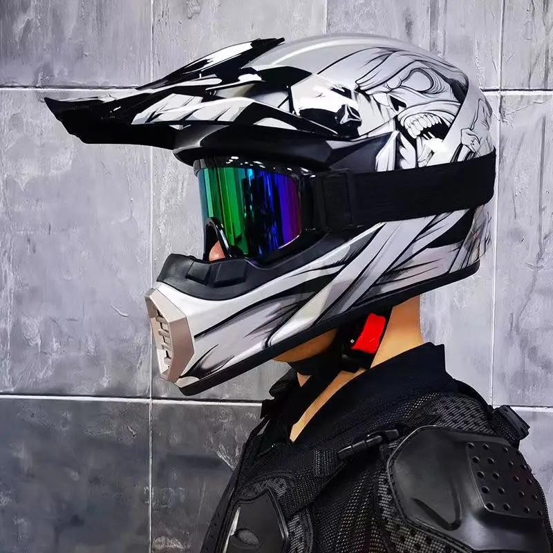 

New off-road motorcycle helmet men's and women's all-round off-road helmet personality helmet four seasons net red helmet