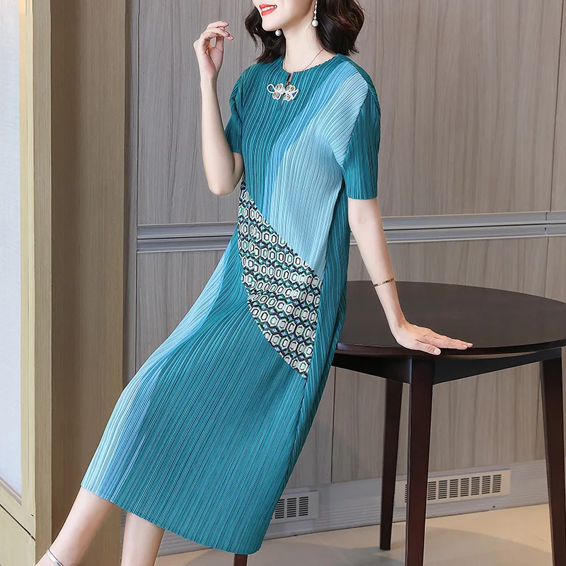 

Платье, новинка 2022, Женский темпераментный наряд с коротким рукавом для матери, тонкое плиссированное платье большого размера