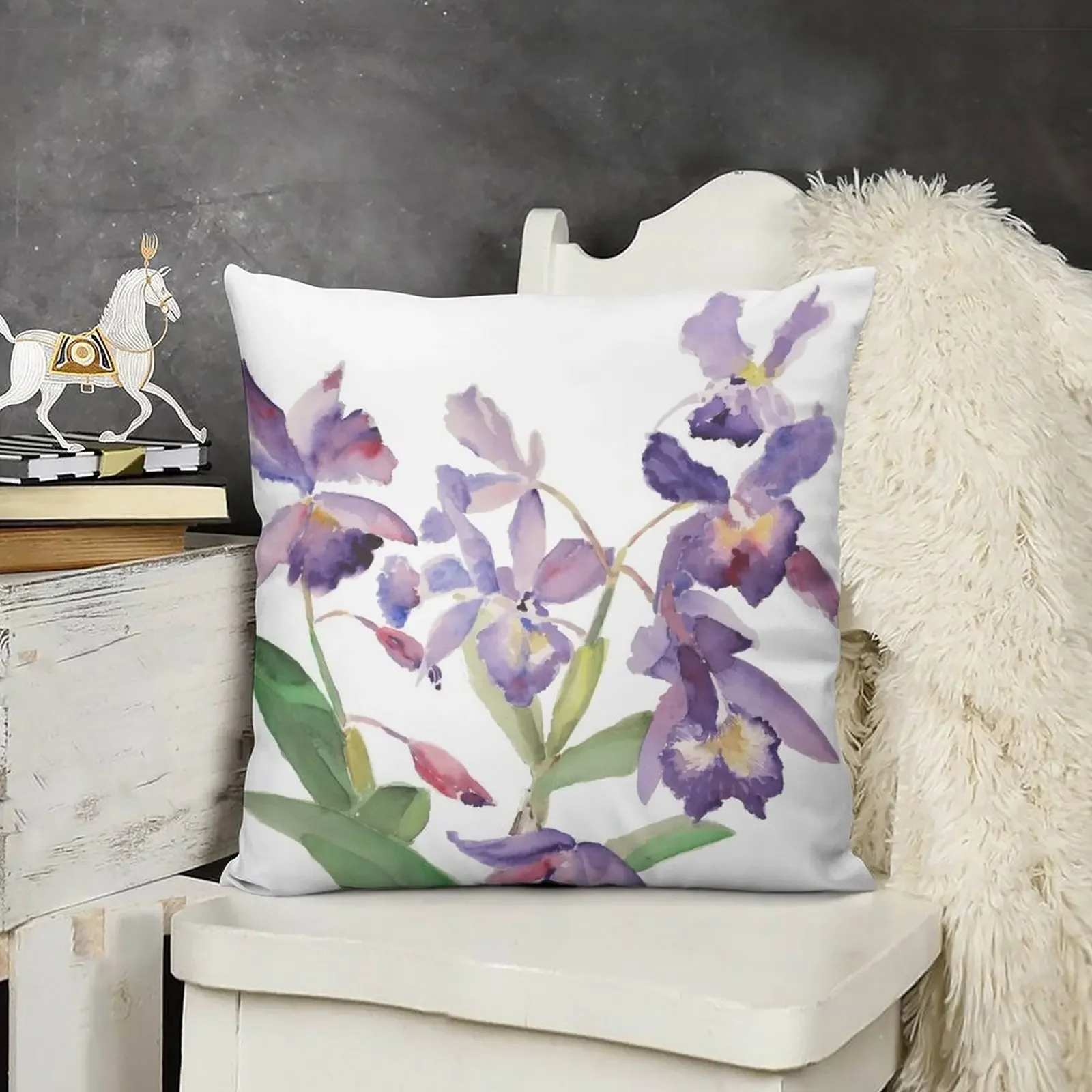 Фиолетовая орхидея: вертикальная декоративная подушка в клетку наволочка для