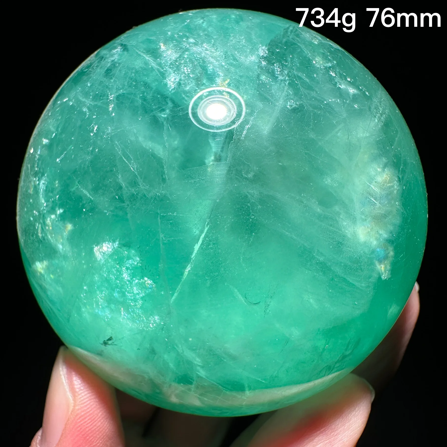 Зеленый флюоритовый шар из кристалла