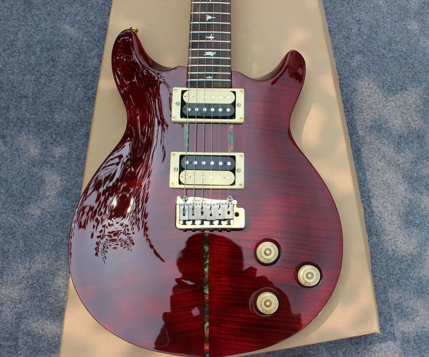 

Hot Sale 6 String Electric Guitar Rosewood Fingerboard Flame Maple Top Quality
