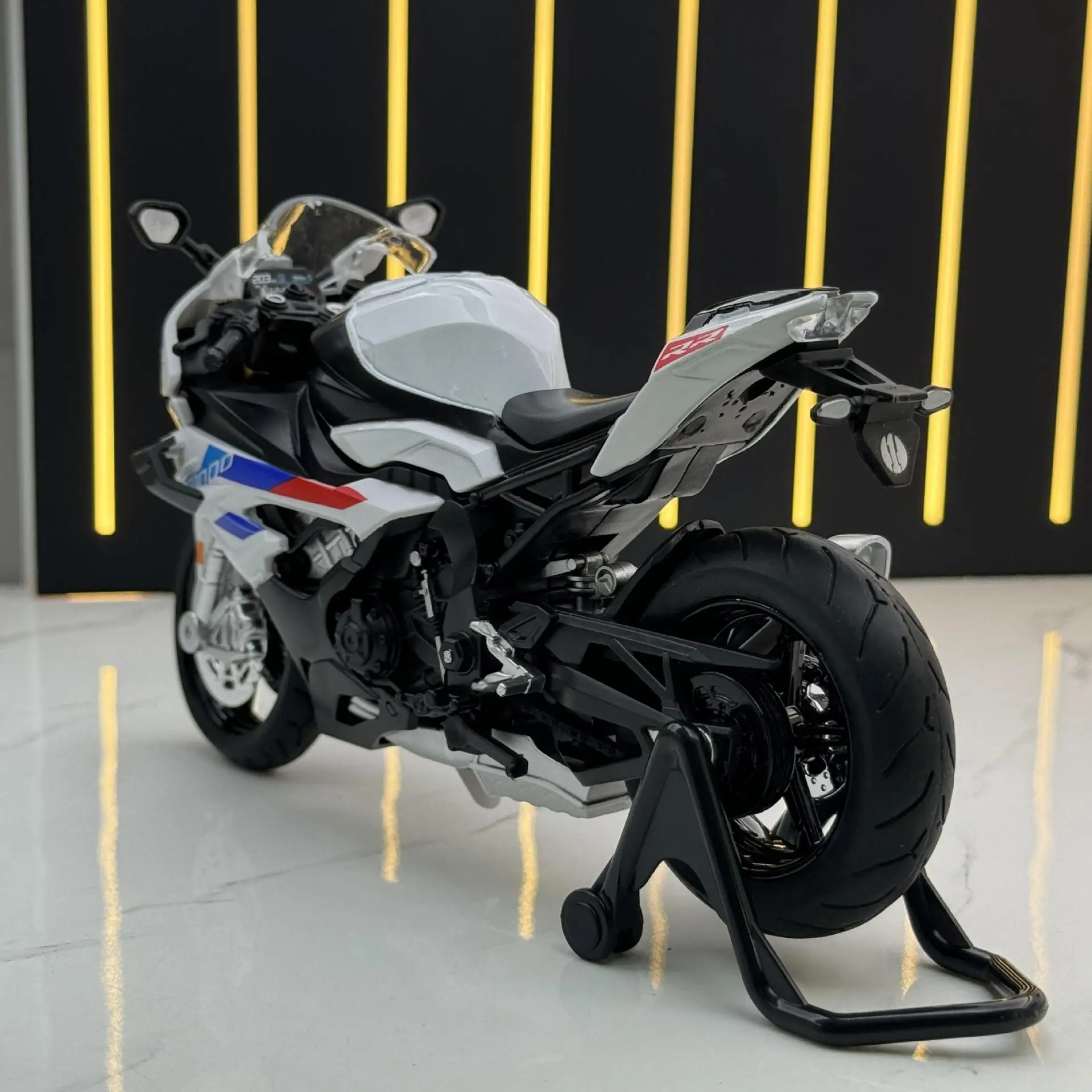 Фото Модель мотоцикла Huayi Alloy 1:12 RRS1000 со звуком и светом, скользящая игрушечная машинка, музыкальная модель-украшение №2