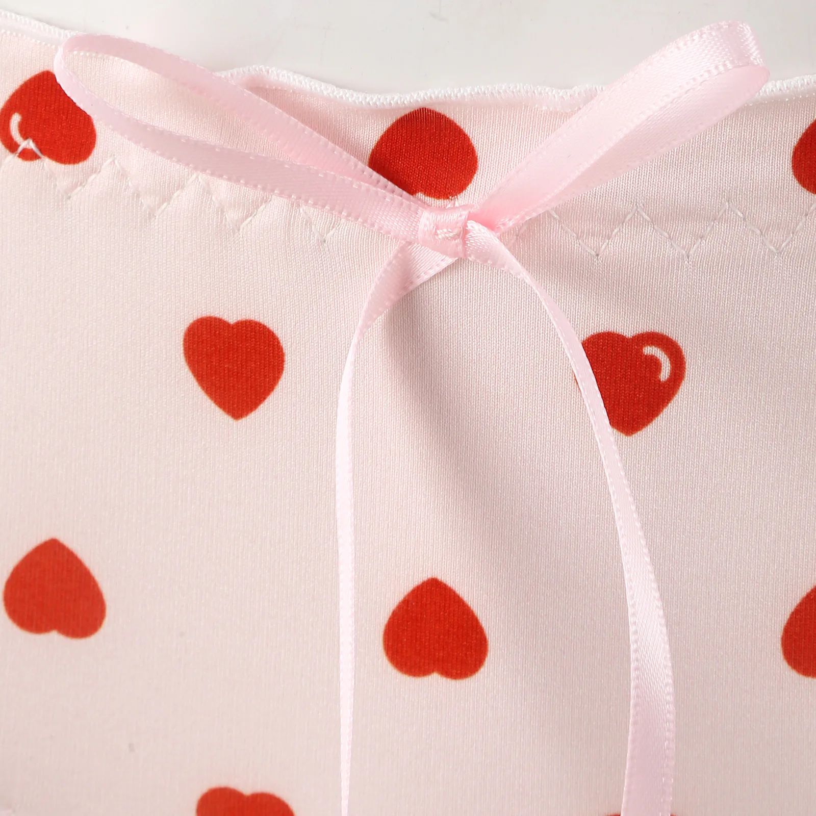 Женские эластичные трусики с принтом сердец |