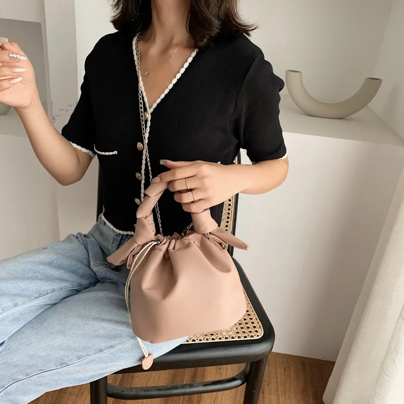 

women PU Bucket Fashion Solid Hasp Korean ladylike Shoulder Bag chains handbag purse phone bag high-capacity bag