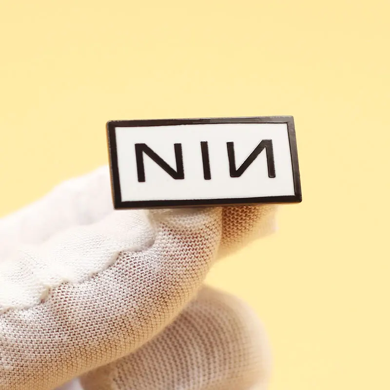 

XM-funny Rock Band Logo Metal Badge Nine Inch Nail Music Brooch Rock Band Fan Badge Coat Accessory Pin