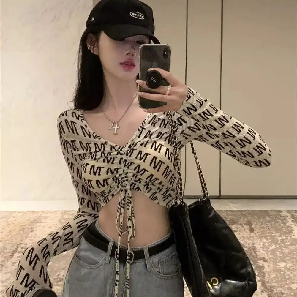 Футболка с длинным рукавом и V-образным вырезом