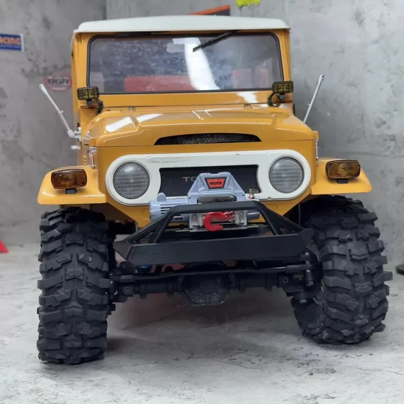 Фото Передний бампер FMS 1/10 для радиоуправляемого краулера Land Cruiser FJ40 – нейлоновый бампер-кенгурятник для FJ40, запчасти для тюнинга внедорожников №4