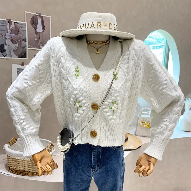 

Niche Design New Women's Clothing 2022 Autumn Long Sleeve Knitted Cardigan Embroidered Flower Sweater Top Coat