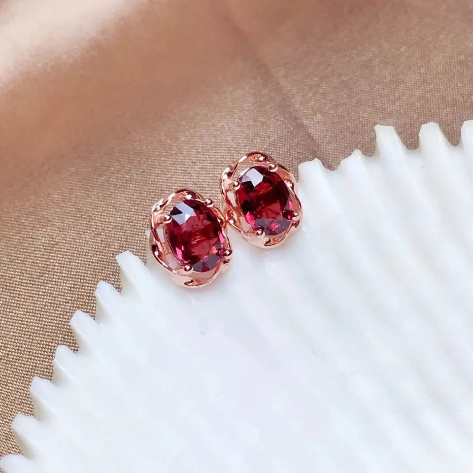 

Fashion Stud Earrings S925 Sterling Silver Simple Temperament Earrings Women's Sweet Rose Earrings Hundreds of Matches for Moms
