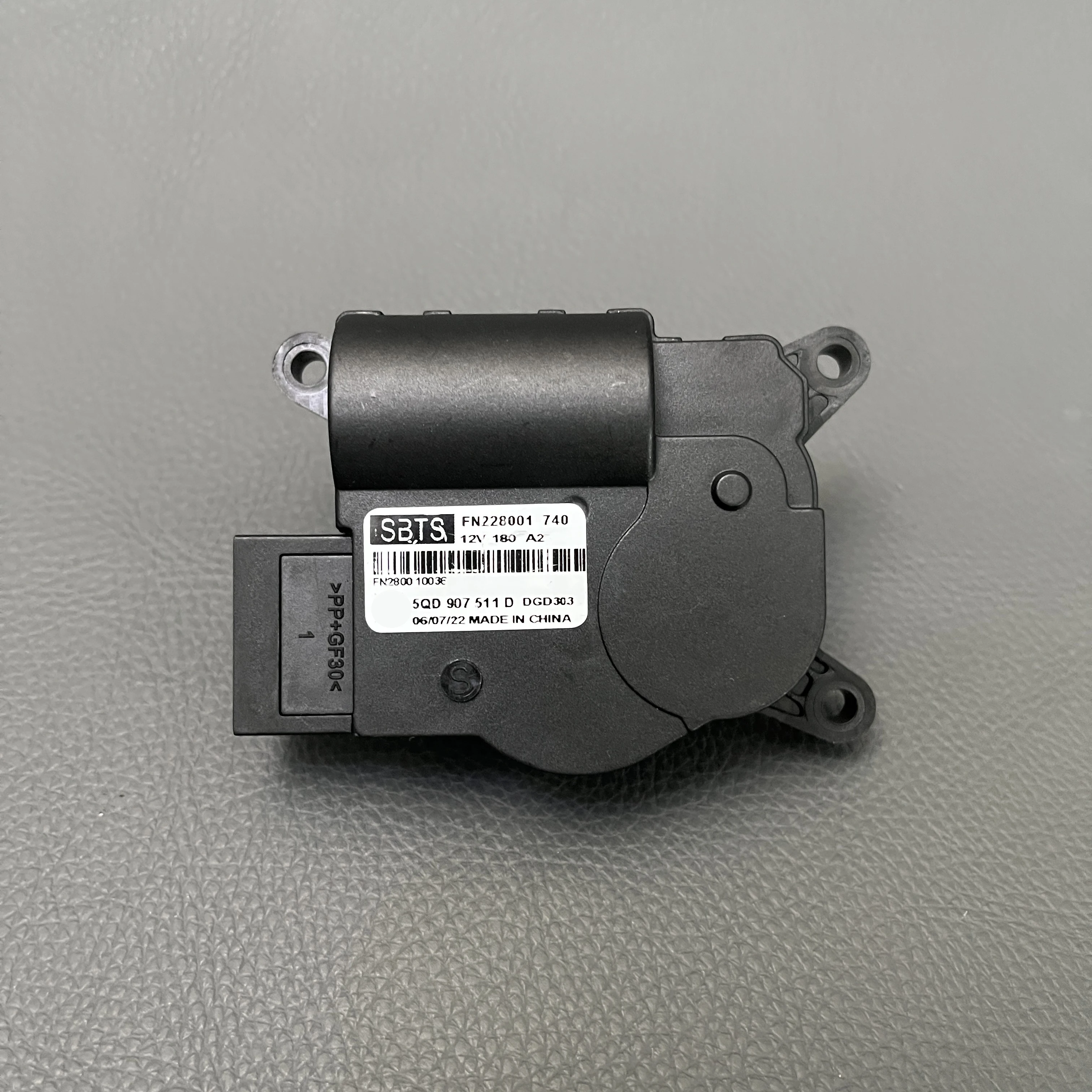 

Для VW Golf 7 2013-2019 5Q 0907511 D 5Q 0907511 H 5Q 0907511 K Серводвигатель кондиционера Привод заслонки кондиционера Авто