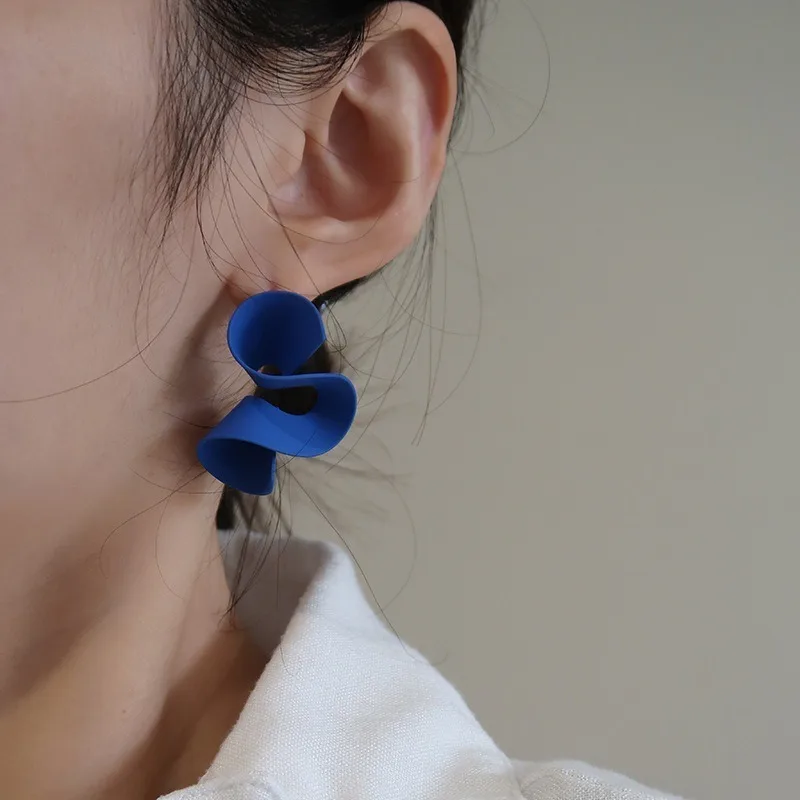 

Metal Irregular Distortion Earrings Europe United States Temperament Personality Fashion Geometry Stud Earrings Woman Jewelry