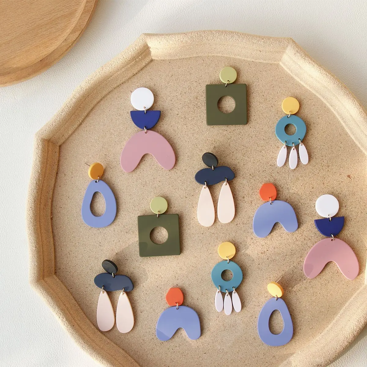 

Korea Fashion Vintage Geometric Irrgular Big Earrings Hit Color Acrylic Long Dangle Drop Earrings for Women 2023 Trending