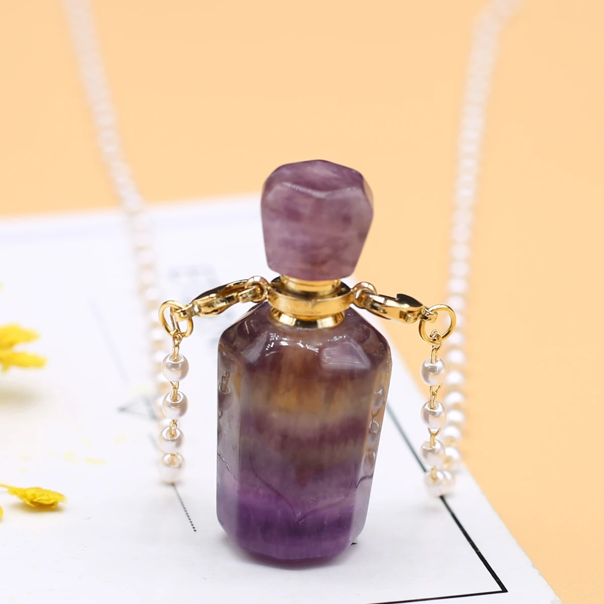 

Natural Stone Perfume Bottle Pendant Necklace Fluorite Bottle Long Freshwater Pearl Bead Chain for Party Birthday Gift 16x32mm