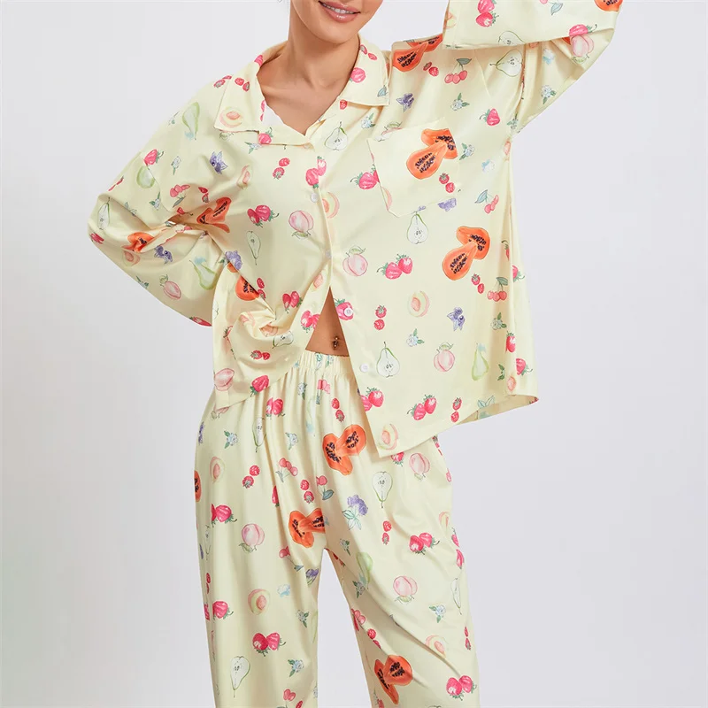 

Women's Causal Floral Print Pajama Set with Long Sleeve Top and Capri Pants - Comfortable Loungewear for a Relaxing Evening