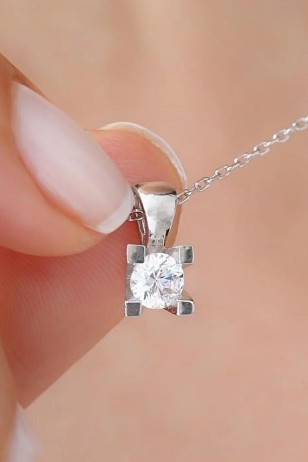 

Ожерелье для помолвки с кристаллами и бриллиантами из циркония