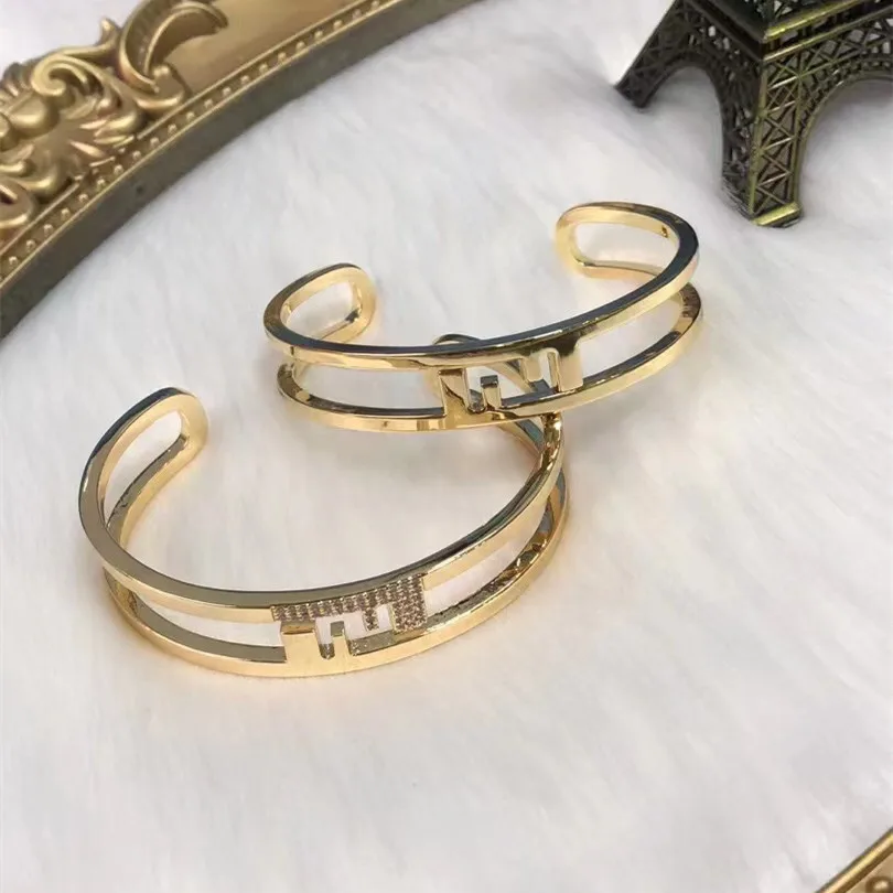 

Hot Famous Brand Top Quality Jewelry Gold Initial Letter Bangles Zircon Alphabet Open Cuff Bracelet For Women Men Holiday Gift