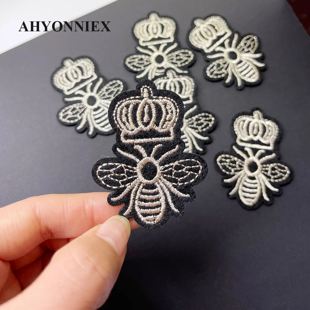 

10pcs/Lot Silver Stripe Crown Bee Patch Embroidery Sticker Iron on Patches for Clothing Applique DIY Clothing Accessories