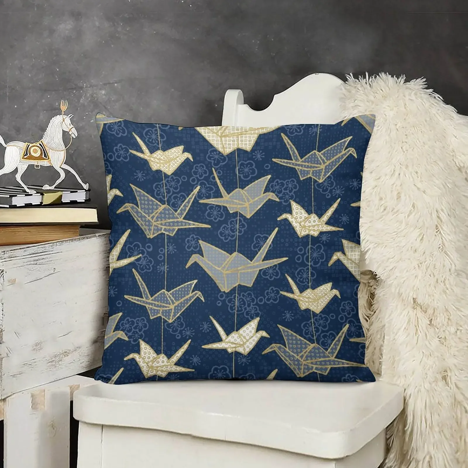 Декоративная подушка Sadako's Good Luck Cranes наволочка декоративные наволочки для